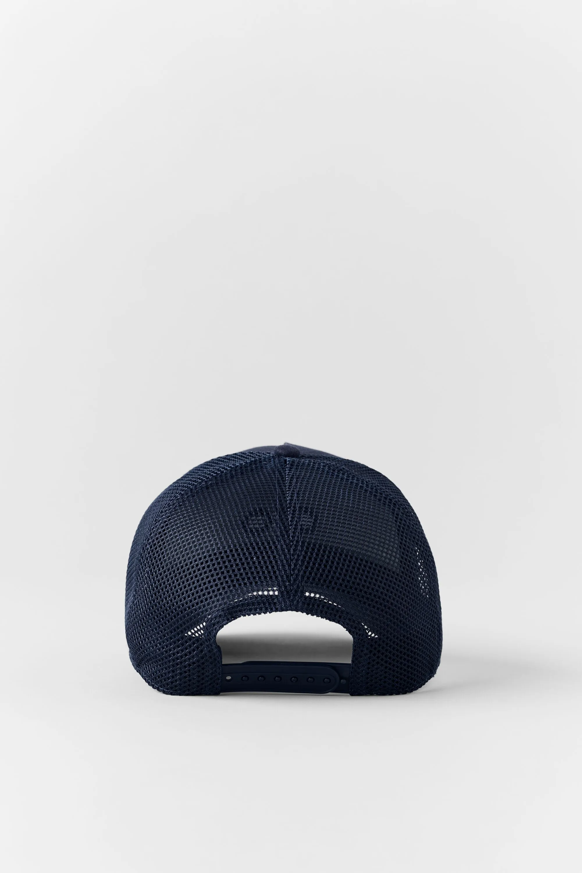 Boné District Trucker